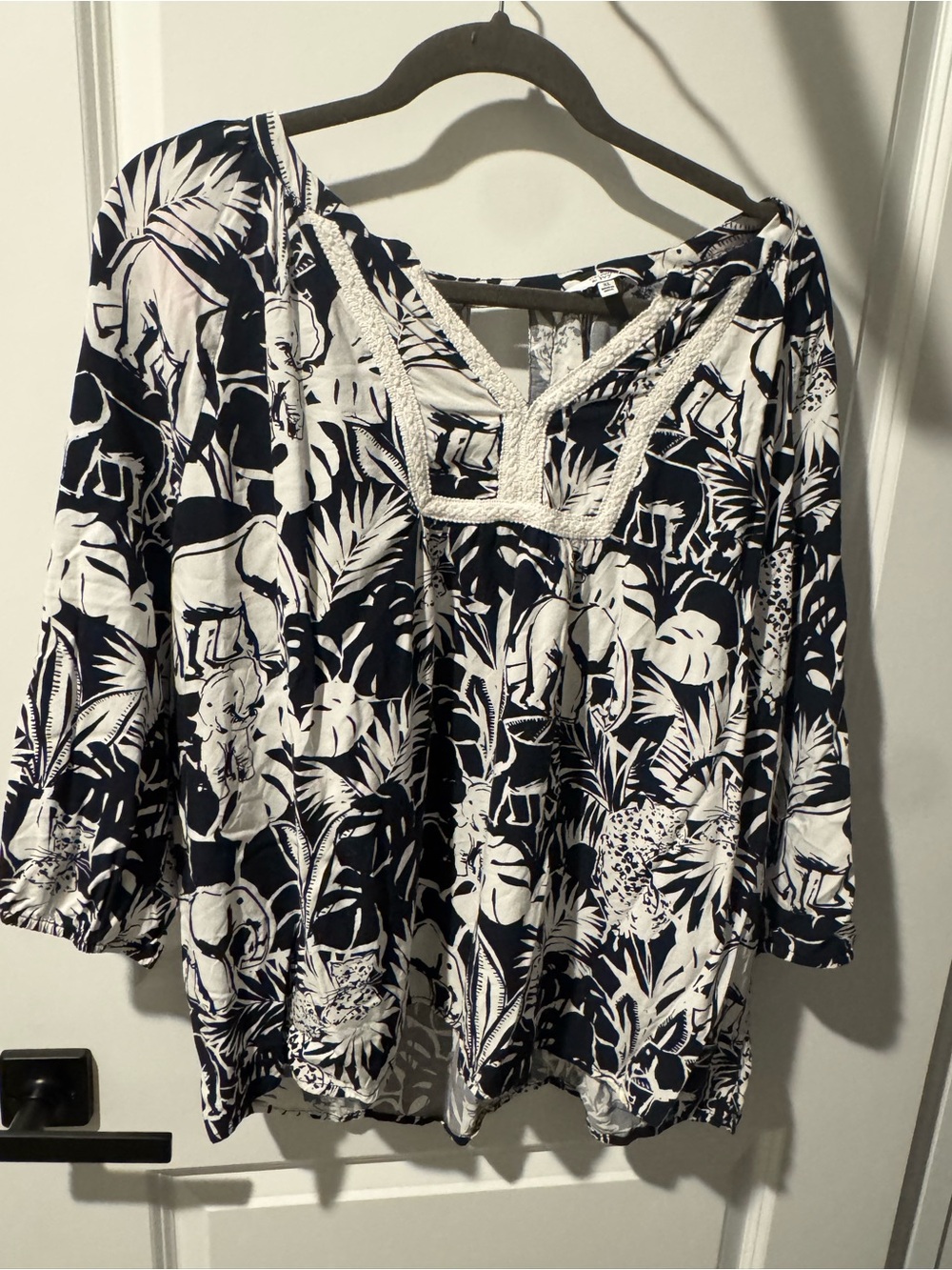 crown & ivy Navy and White Botanical Tunic Top